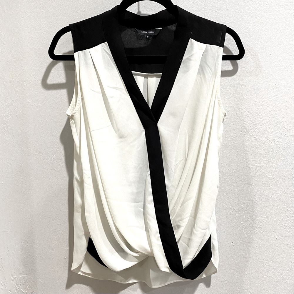 Women sleeveless blouse in white with black design
